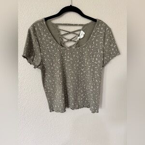 Pinque Cropped Floral Tee Women’s Large